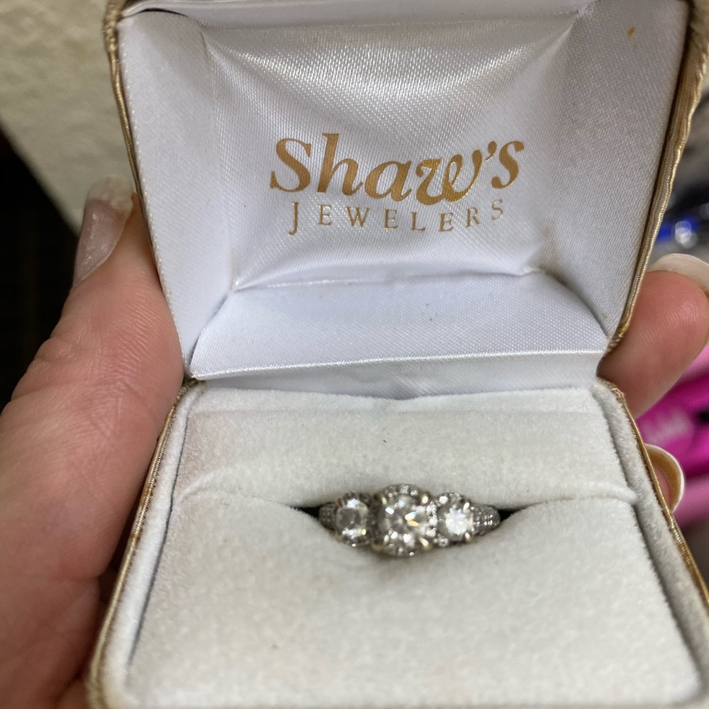 Engagement ring - Picture 5 of 5
